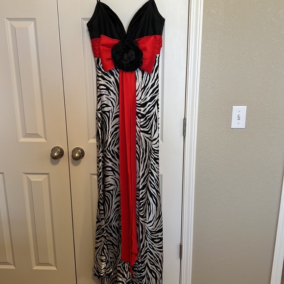 Jovani Silk Prom Dress - Picture 5 of 10